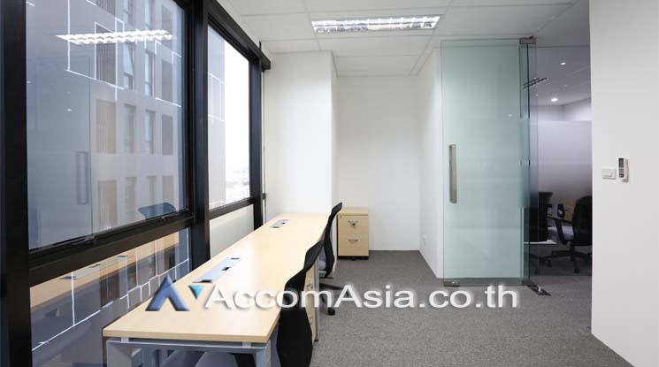  Office space For Rent in Sukhumvit, Bangkok  near BTS Ekkamai (AA15939)